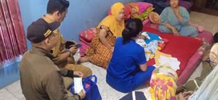 https://gardatipikornews.com/penyaluran-bantuan-sosial-digelar-di-pemerintah-desa-cibeuteung-udik-dimonitor-kepala-desa-dan-pemerintah-kecamatan-ciseeng