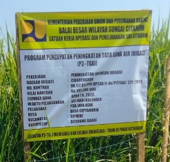https://gardatipikornews.com/sebanyak-690-kpm-di-desa-kadipaten-tasikmalaya-terima-bantuan-beras-dari-bulog-seberat-10-kilogram