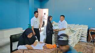 https://gardatipikornews.com/secara-simbolis-kepala-desa-dirgahayu-kadipaten-salurkan-bantuan-pangan-beras-dari-bulog-kepada-760-kpm