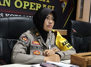 https://gardatipikornews.com/gotong-royong-di-masjid-at-taqwa-nusa-jaya-kapolsek-manggelewa-aparat-jadi-pendorong-dan-penyemangat