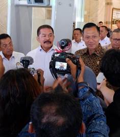 https://gardatipikornews.com/bersama-warga-semenkidul-babinsa-koramil-sukosewu-bojonegoro-dirikan-poskamling