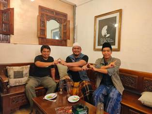 https://gardatipikornews.com/dua-belas-tiang-lampu-penerangan-yang-berada-di-pasar-cicurug-tidak-berpungsi-atau-rusak