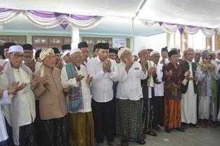 https://gardatipikornews.com/berseragam-oranye-tersangka-bidan-zn-diserahkan-penyidik-polres-prabumulih-ke-jpu