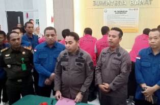 https://gardatipikornews.com/kapuspenkum-dr-ketut-sumedana-benarkan-adanya-pengamanan-terhadap-drone-yang-melintasi-kejaksaan-agung