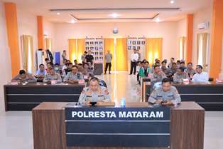 https://gardatipikornews.com/akibat-intensitas-hujan-tinggi-jembatan-way-kalam-pekon-menggala-ambruk-di-terjang-banjir