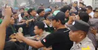 https://gardatipikornews.com/resmi-masa-jabatan-378-kades-di-kabupaten-sukabumi-dikukuhkan-jadi-8-tahun