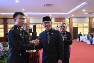 https://gardatipikornews.com/jam-intel-jalin-kerjasama-dengan-dirjen-imigrasi-terkait-pertukaran-data-informasi-serta-koordinasi-intelijen-penegakan-hukum