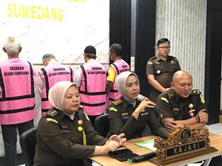 https://gardatipikornews.com/jam-pidum-prof-dr-asep-nana-mulyana-terapkan-keadilan-restoratif-pada-perkara-pencurian-dalam-keluarga