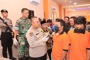 https://gardatipikornews.com/penjualan-sampul-raport-smpn-1-sagaranten-kecamatan-sagaranten-diindikasi-dijadikan-ajang-bisnis