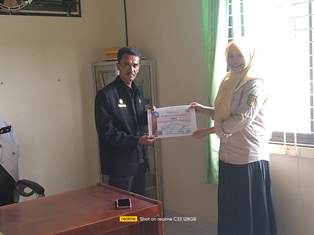https://gardatipikornews.com/proyek-infrastruktur-jalan-dengan-anggaran-fantastis-diduga-abaikan-aturan-k3-adanya-indikasi-pengurangan-volume-dan-kualitas-dipertanyakan-dalam-teknis-kerja-lapangan-dan-tabrak-pp-no-14-tahun-2008-m
