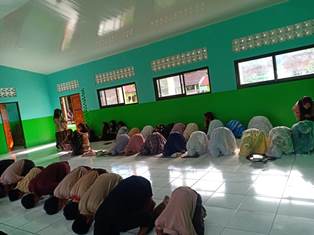 https://gardatipikornews.com/cegah-kenakalan-remaja-polda-ntb-gelar-edukasi-kamtibmas-di-smpn-4-lingsar