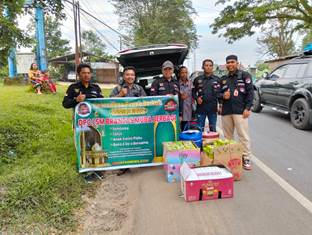 https://gardatipikornews.com/polres-kolaka-dan-pc-pmii-gelar-bakti-sosial-berbagi-sembako-dan-takjil-di-bulan-ramadhan