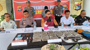 https://gardatipikornews.com/sambut-fajar-dari-kaki-rinjani-kapolda-ntb-flag-off-pelari-ultra-trail-internasional-kategori-36-km