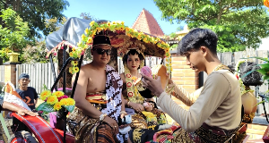 https://gardatipikornews.com/warnai-sedekah-bumi-dan-haul-waliqoryah-kini-ngreksa-adab