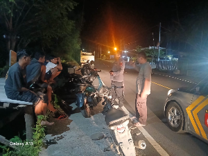 https://gardatipikornews.com/amankan-kawasan-strategis-ditpolairud-polda-ntb-intensifkan-patroli-laut-di-teluk-benete