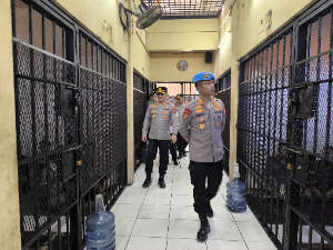 https://gardatipikornews.com/spanduk-warga-hilang-misterius-suara-penolakan-galian-tanah-di-kp-kandang-gede-diduga-dibungkam