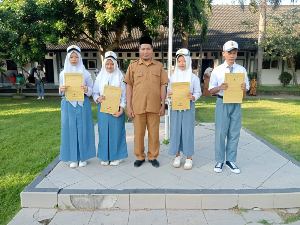 https://gardatipikornews.com/kapolresta-mataram-hadiri-launching-koperasi-merah-putih-secara-virtual-siap-dukung-penguatan-ekonomi-warga