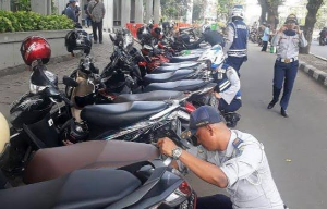 https://gardatipikornews.com/1403-kendaraan-parkir-sebarangan-di-jaksel-kena-ocp-dinas-perhubungan