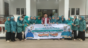 Bagi Bagi Takjil Digelar Pemdes Cibeuteung Muara Kec. Ciseeng Bersama