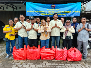 https://gardatipikornews.com/peduli-sesama-kwri-kabupaten-tangerang-bagibagi-takjil-di-solear-‎