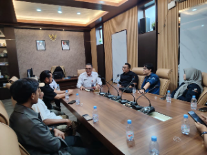 https://gardatipikornews.com/bumdes-raharja-mandiri-sukaraharja-jadi-pilot-project-pelayanan-kesehatan-desa-di-jawa-barat
