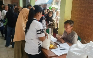 https://gardatipikornews.com/kk-beristrikan-guru-pppk-paruh-waktu-di-kab-sukabumi-menyoal-bpjs-pbi-dinonaktifkan-miris-gtk-di-kabupaten-sukabumi-tidak-mendapatkan-bpjs-gratis