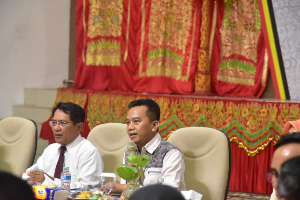 https://gardatipikornews.com/kepala-desa-pasawahan-dinilai-responsif-tangani-aspirasi-warga-jwi-sukabumi-raya-sosok-pemimpin-yang-patut-menjadi-teladan