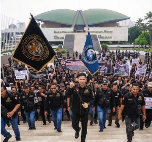 https://gardatipikornews.com/ketua-dpw-rajawali-jatim-jatmiko-korupsi-musuh-bersama-dan-nasib-wartawan-lsm-serta-pekerja-sosial-jangan-diabaikan