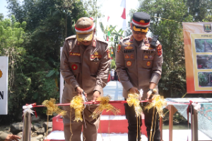 https://gardatipikornews.com/rajawali-sorot-data-bupati-kubu-raya-lebih-dari-10-oknum-kades-diduga-terlibat-pungli-judi-hingga-narkoba