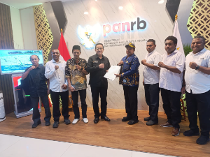 https://gardatipikornews.com/helikopter-dauphin-polri-terbang-ke-laut-kalimantan-kombes-agus-herli-pimpin-misi-evakuasi-korban-km-virgo