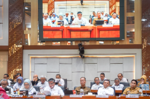 https://gardatipikornews.com/mbg-memakan-korban-siswa-mtsn-1-kota-pariaman-keracunan-ratusan-siswa-dilarikan-ke-rs-m-yamin