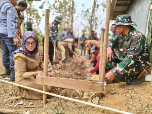 https://gardatipikornews.com/dukung-pendidikan-alquran-sejak-dini-kapolres-sukabumi-salurkan-bantuan-untuk-santri-tpq-cibadak